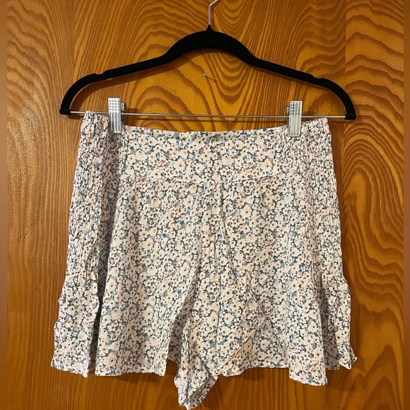 NWT Floral Cropped Top and Short Set - Picture 10 of 16